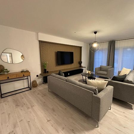 140Qm - 4 Zimmer- Parkplatz - Autobahn - Blauer See - Mallibase Apartments Garbsen Ngoại thất bức ảnh