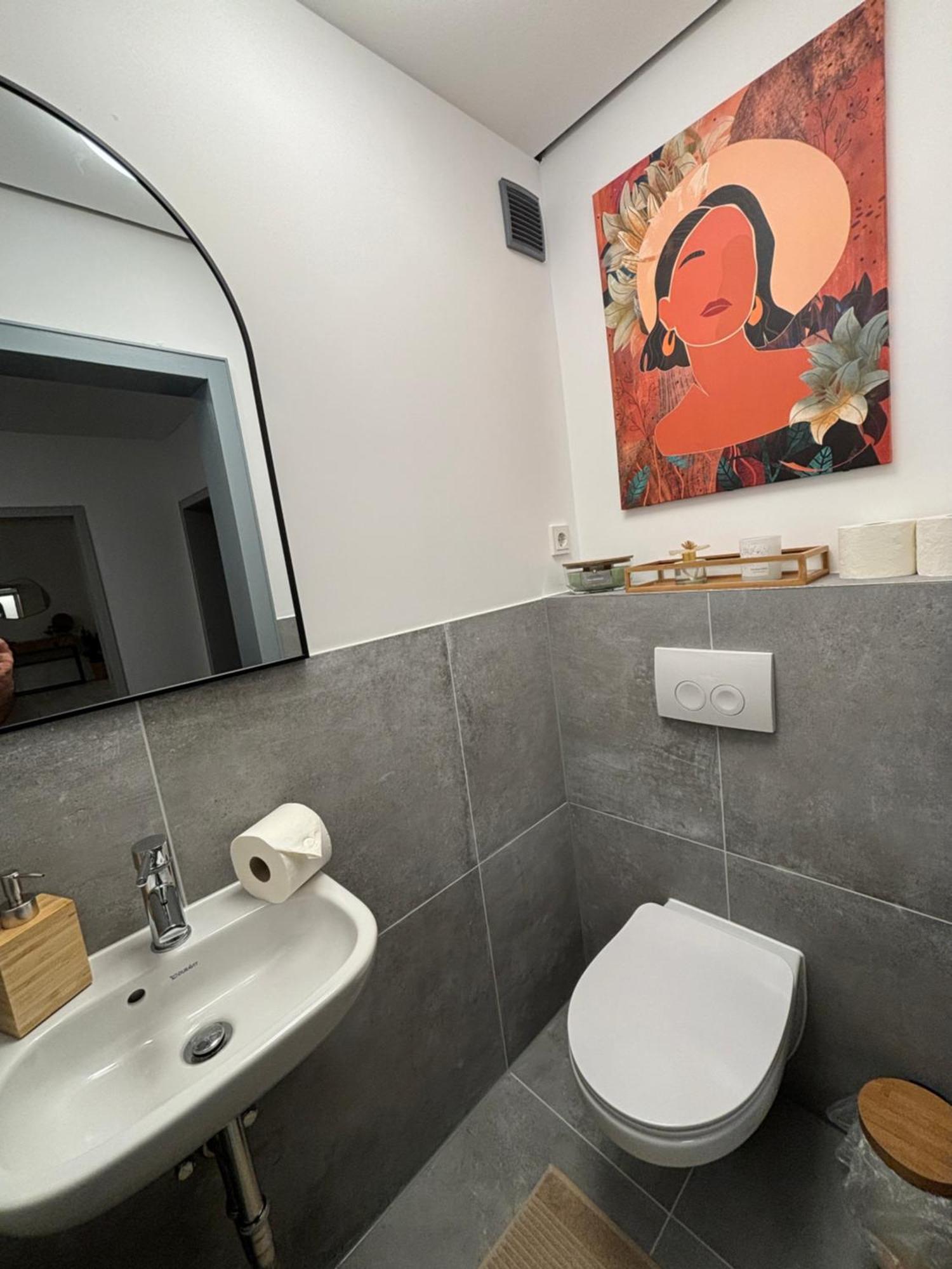 140Qm - 4 Zimmer- Parkplatz - Autobahn - Blauer See - Mallibase Apartments Garbsen Ngoại thất bức ảnh