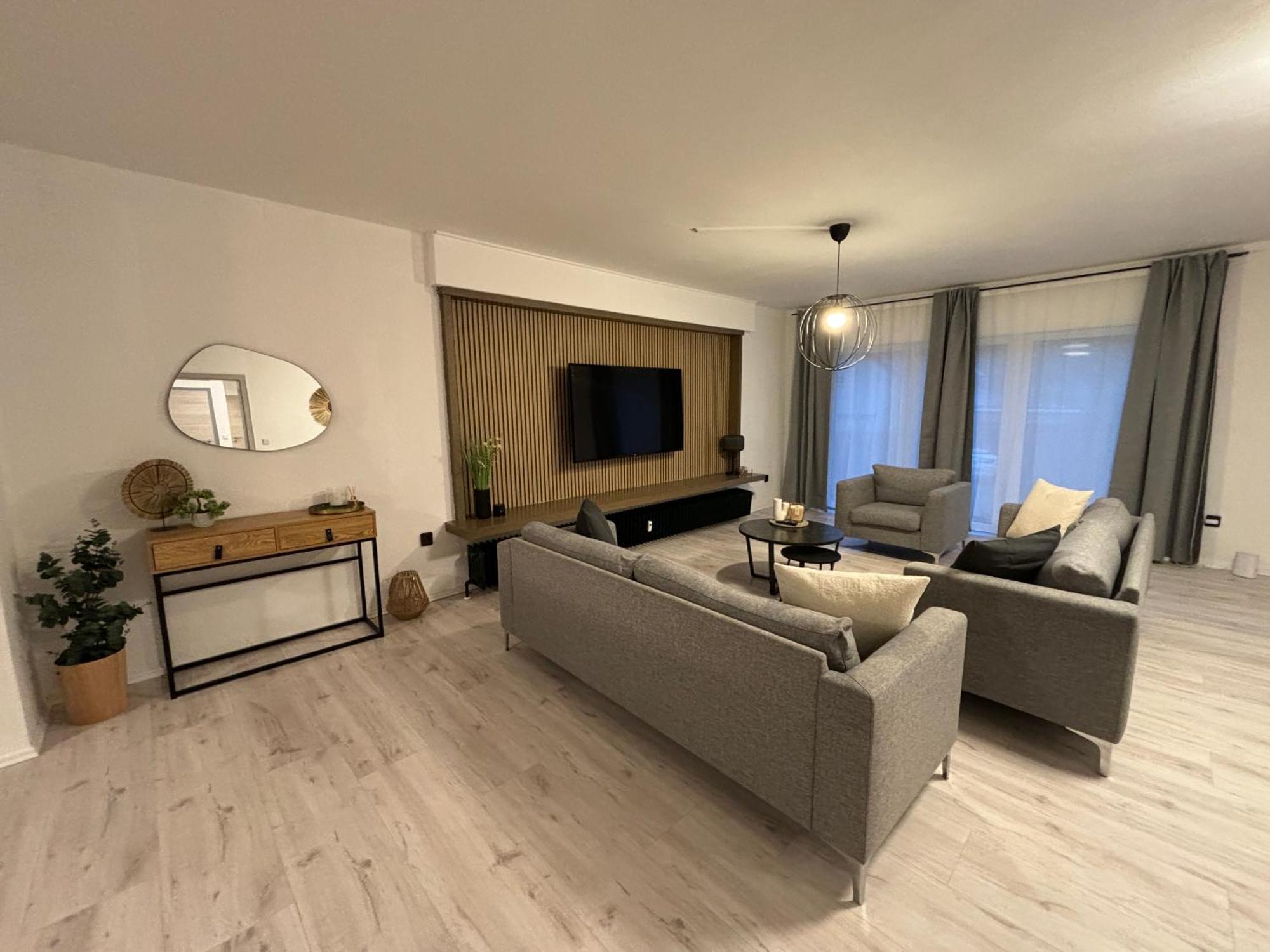 140Qm - 4 Zimmer- Parkplatz - Autobahn - Blauer See - Mallibase Apartments Garbsen Ngoại thất bức ảnh