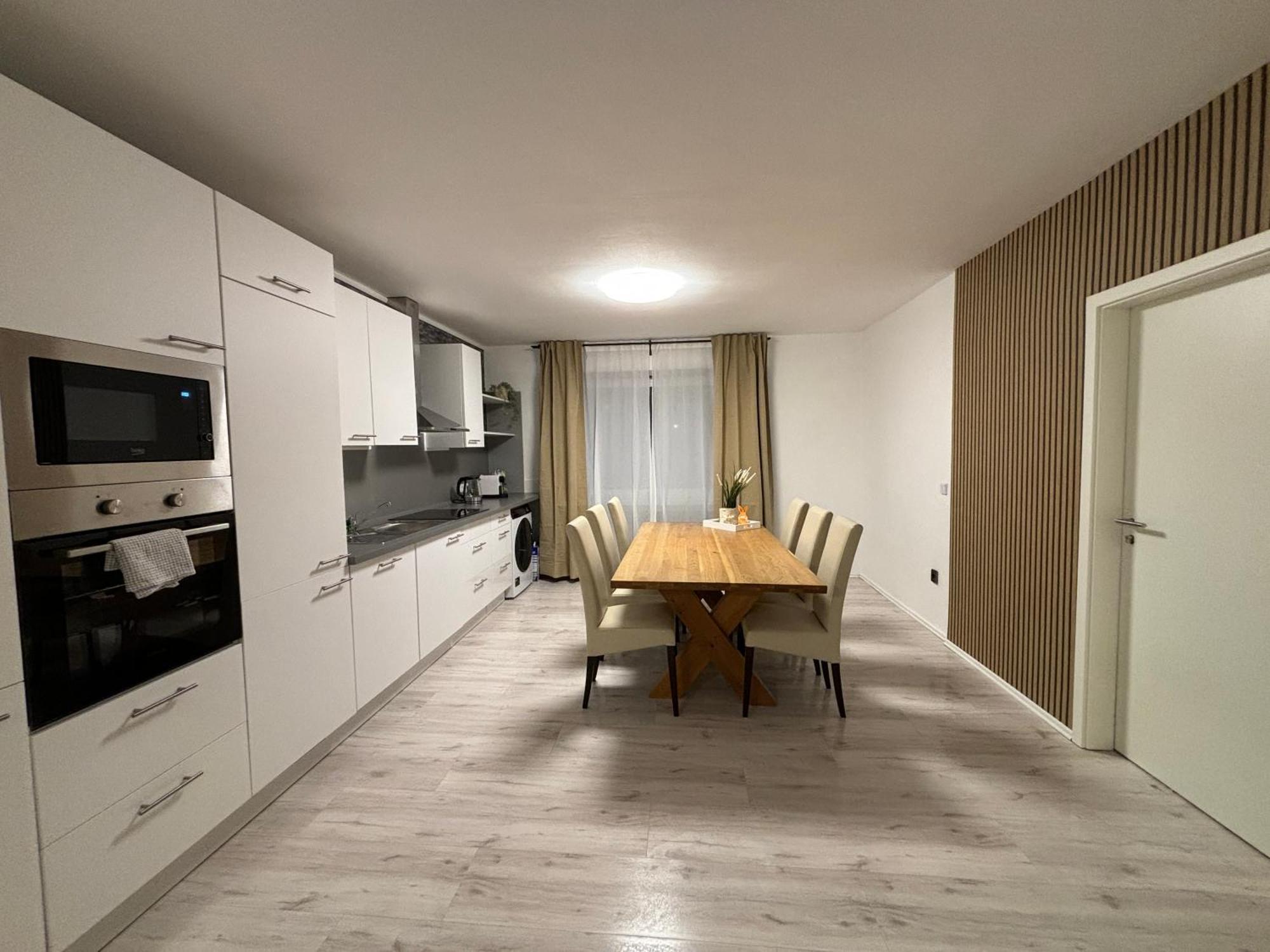 140Qm - 4 Zimmer- Parkplatz - Autobahn - Blauer See - Mallibase Apartments Garbsen Ngoại thất bức ảnh