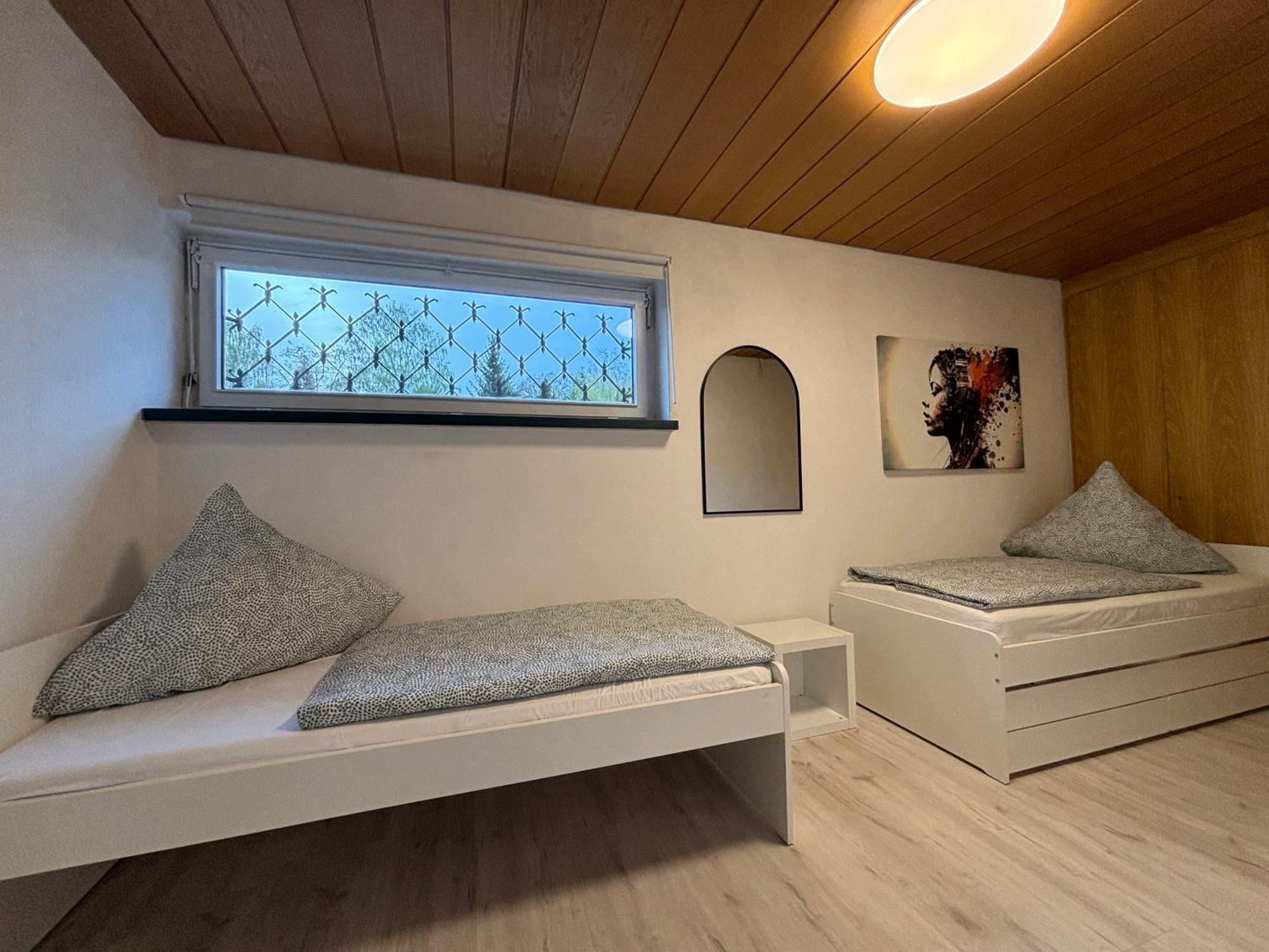 140Qm - 4 Zimmer- Parkplatz - Autobahn - Blauer See - Mallibase Apartments Garbsen Ngoại thất bức ảnh