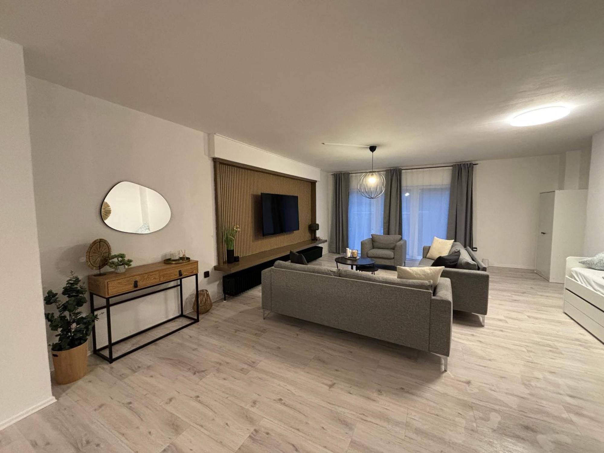 140Qm - 4 Zimmer- Parkplatz - Autobahn - Blauer See - Mallibase Apartments Garbsen Ngoại thất bức ảnh